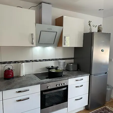 Lichtdurchflutete 90 M2 Drei Duplexwohnung In Altperlach 아파트 *