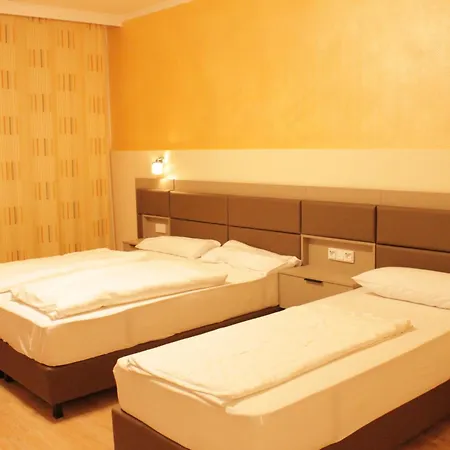 Isar Hotel *