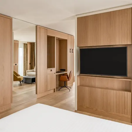 Marriott West Hotel 4*
