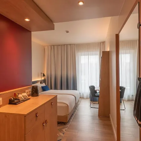 Hotel Hampton By Hilton North 3*