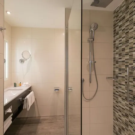 Hilton Garden West Hotell 4*