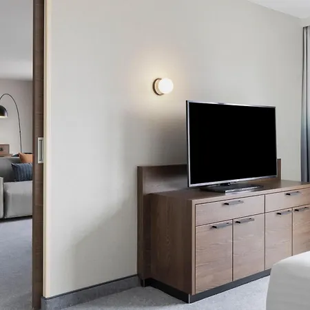 Courtyard By Marriott East