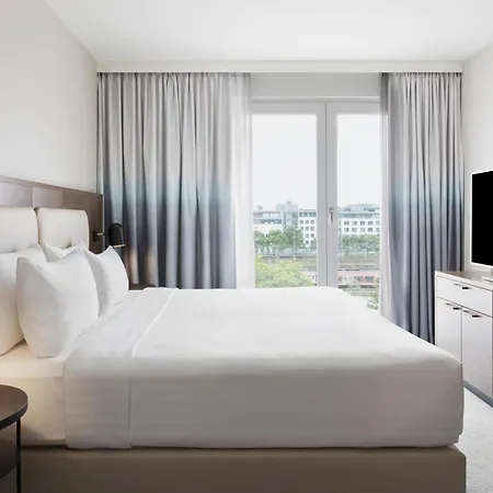 Courtyard By Marriott East Hotel 4*