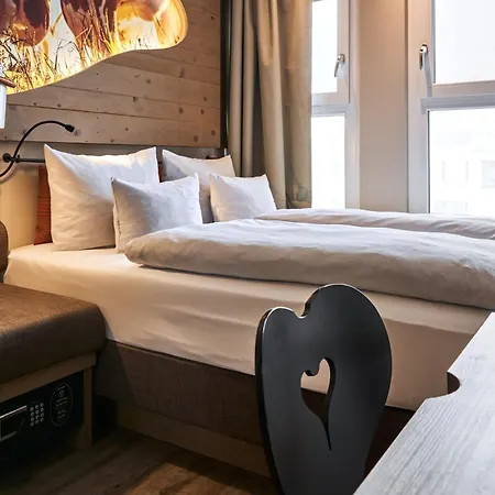 Cocoon Hauptbahnhof Hotel 4*