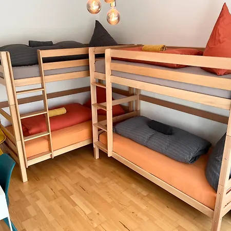 Gemuetliche Mit Geteiltem Bad, Kueche Und Garten Homestay
