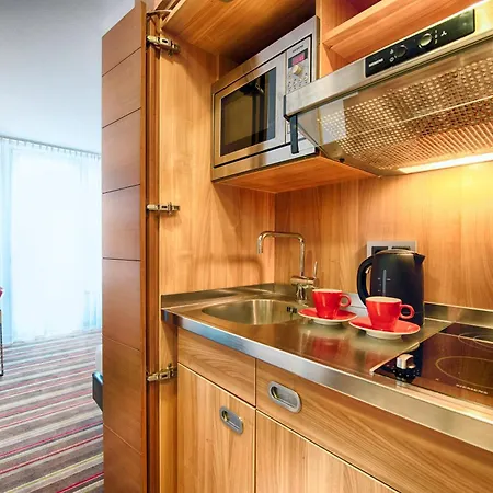 Hotel Leonardo West 4*
