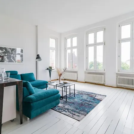 Center Schwabing Spacious Flat