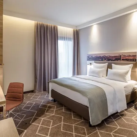 - East, An Ihg Hotell 4*