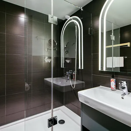 Adagio Aparthotel 4*