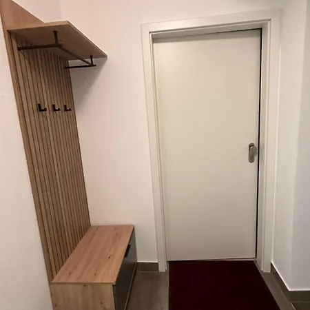 Apartment Ein-schlafzimmer-apartment Mit Allen Einrichtungen In Einem Familienhaus - No Party Munich