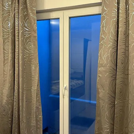 Ein-schlafzimmer-apartment Mit Allen Einrichtungen In Einem Familienhaus - No Party