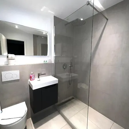 Living One - 1 Apartment