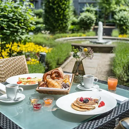 Le Meridien 5* Mnichov