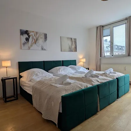 Large 155 Qm And 5 Bedrooms With Roof Terrace In Centrally Located 1 To 14 Guests アパート *