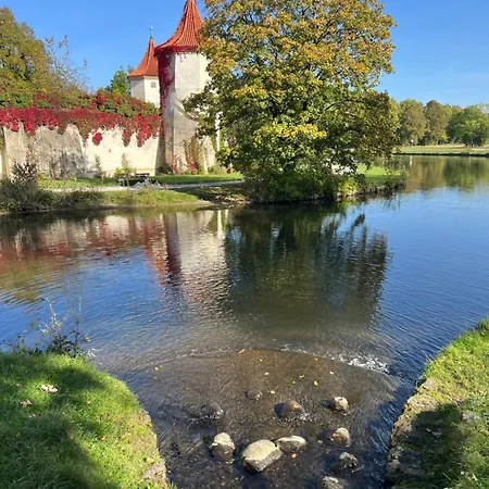 15 Qm Mit Gemeinschaftsbad Privatunterkunft München