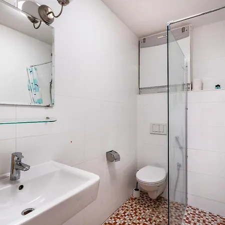 - Aldars 8 Aparthotel
