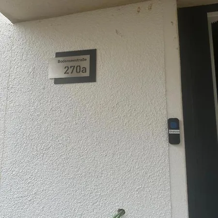 Ein-schlafzimmer-apartment Mit Allen Einrichtungen In Einem Familienhaus - No Party *
