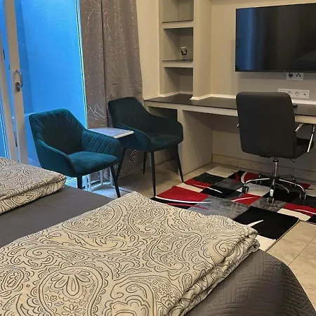 Ein-schlafzimmer-apartment Mit Allen Einrichtungen In Einem Familienhaus - No Party Apartment