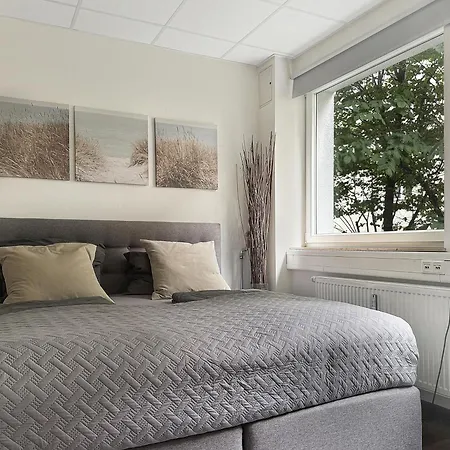 Private Escape Cinema Lounge Sleeps 17 *