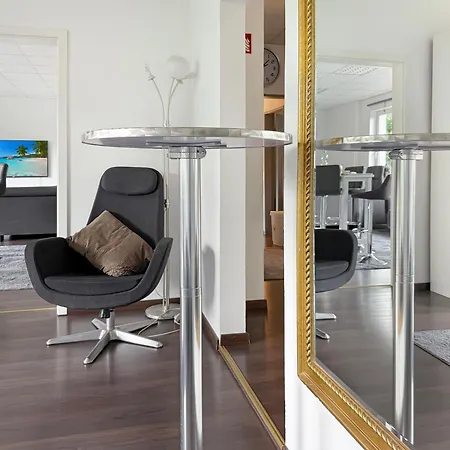 Private Escape Cinema Lounge Sleeps 17 Apartment *