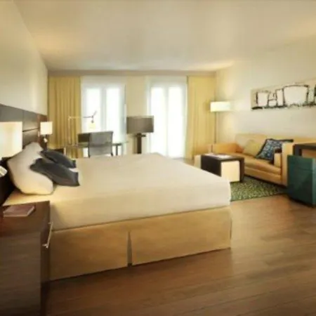 Hotel Courtyard By Marriott East 4*