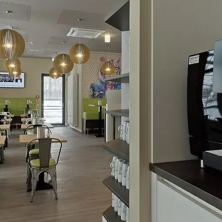 Super 8 By Wyndham West Szálloda 3*