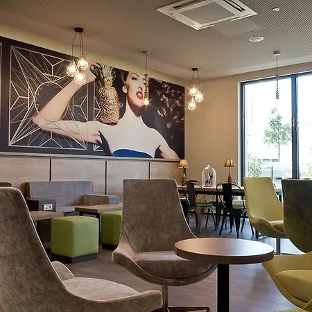 Hotel Super 8 By Wyndham North