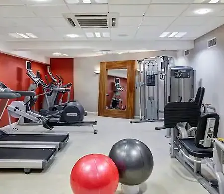 Hilton Garden West Hotell 4*