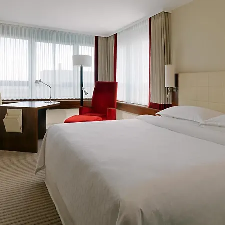 Отель Sheraton Westpark 4*