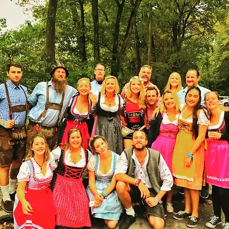 Camping, Glamping & Dorms * Munich