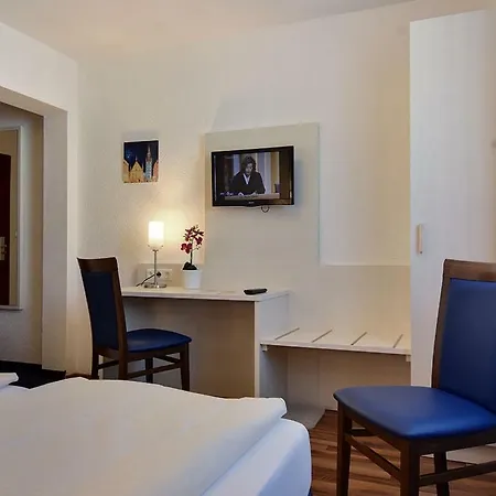 Olympia Hotel 3*