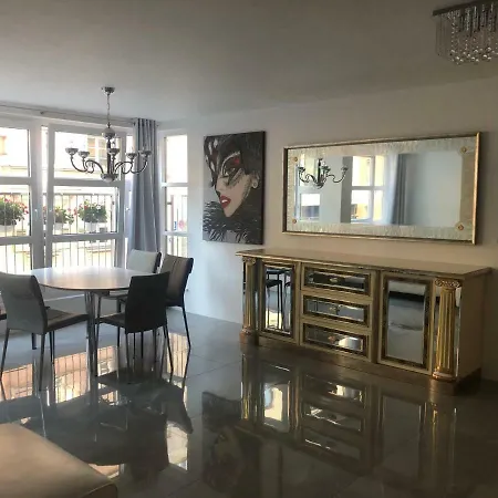 Luxurious 2 Bedroom Old Appartement