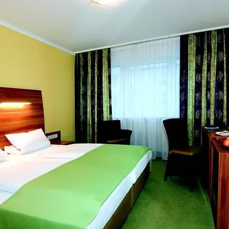 Wallis Hotel 3*