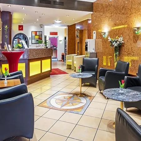 Wallis Hotel 3*