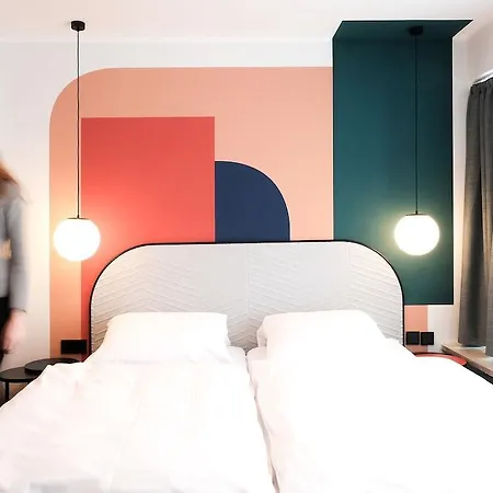 The Dot | 24/7 Checkin Hotel München