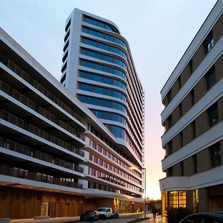 Hampton By Hilton Center East 3*