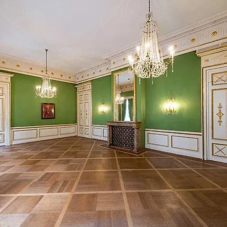 Bayerischer Hof 5* מינכן