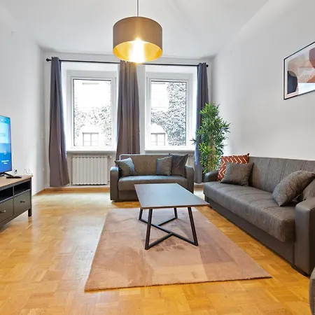 Flatista Homes - Old Town Apartman *
