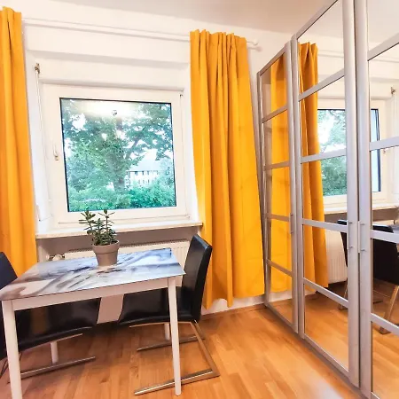 Homestay Modernes Am Park Mit Garten, Huehner & Enten *