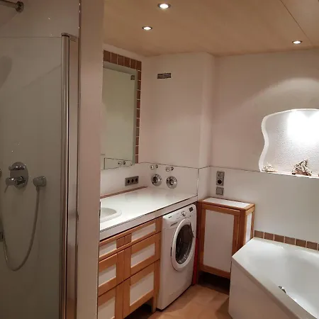 Schones In Privatwohnung An Der U-bahn, Geteiltes Bad, Eigenes Wc 홈스테이 뮌헨