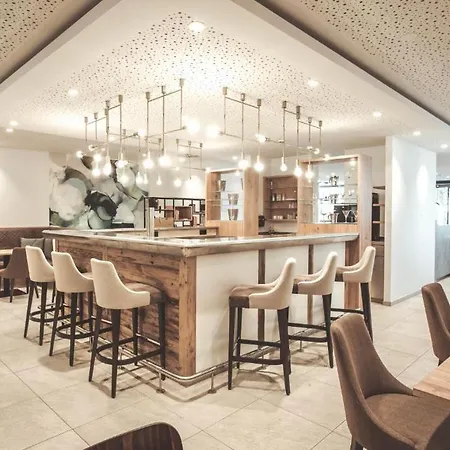 Wyndham Garden Messe Hotel 4*