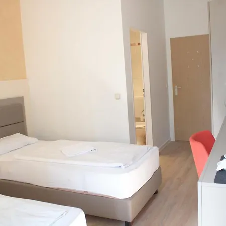 Isar Hotel *