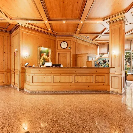 King's Center Superior Hotell 3*