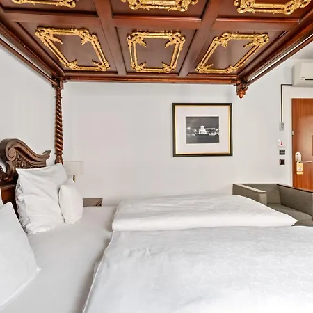 King's Center Superior Hotell 3*