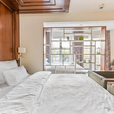 Advastay By King's Hotel 4*