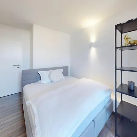 Spacious 4 Bedroom Near Center דירה מינכן