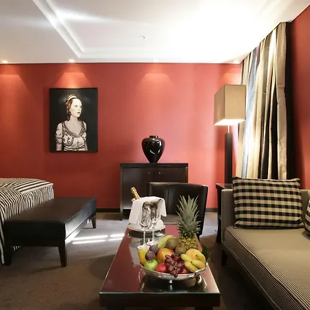 Bayerischer Hof מלון 5*