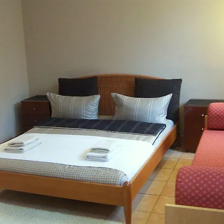 Guest house Garden House & East Park-apartments 2*