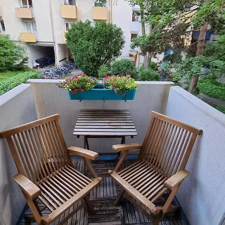 Schwabing With Garden Views Monachium