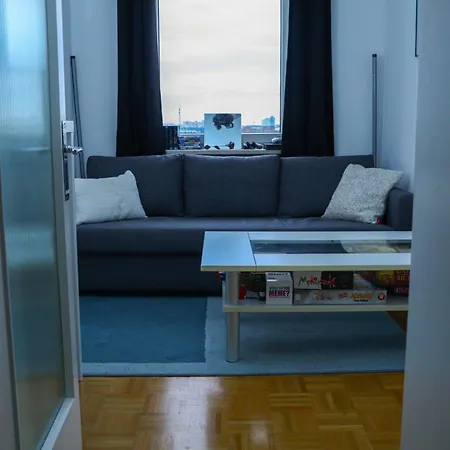 Alpine & Skyline View Apartment *